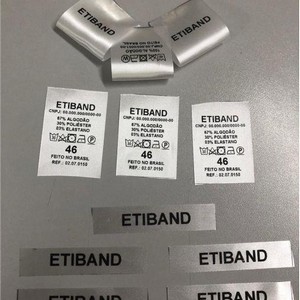 Etiquetas de cetim